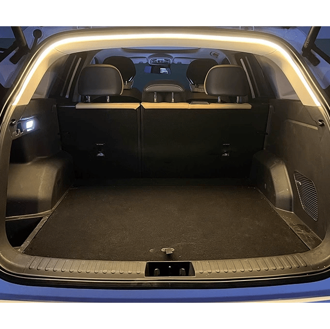 Dynamicznie płynąca listwa oświetleniowa bagażnika