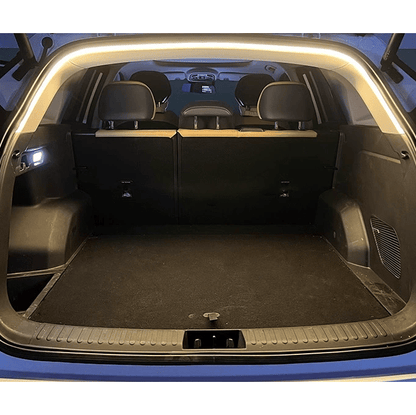 Dynamicznie płynąca listwa oświetleniowa bagażnika