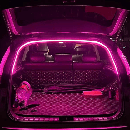 Dynamicznie płynąca listwa oświetleniowa bagażnika