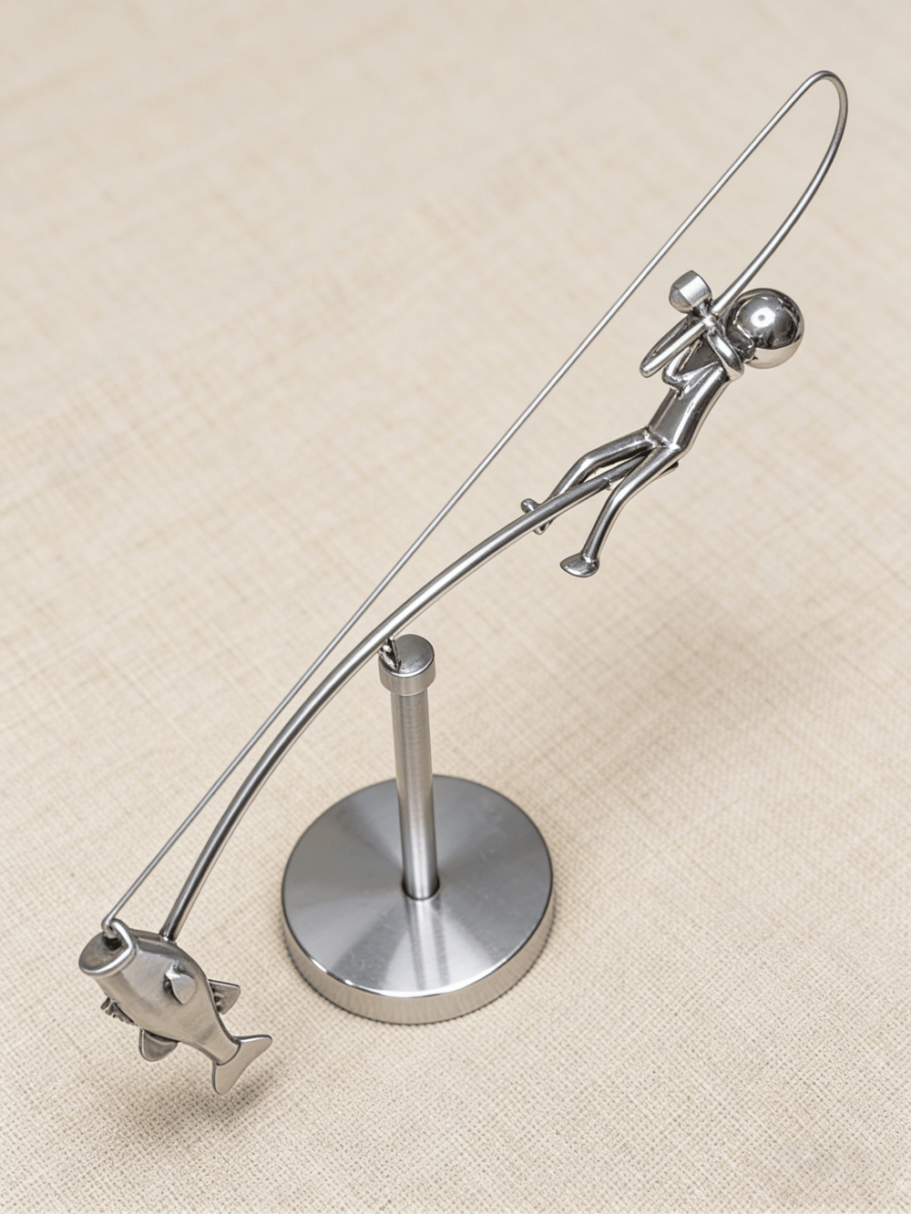 Figurka rybaka z efektem balansu 🎣