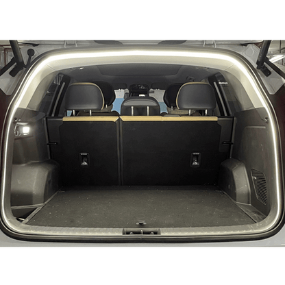 Dynamicznie płynąca listwa oświetleniowa bagażnika