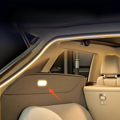 Dynamicznie płynąca listwa oświetleniowa bagażnika