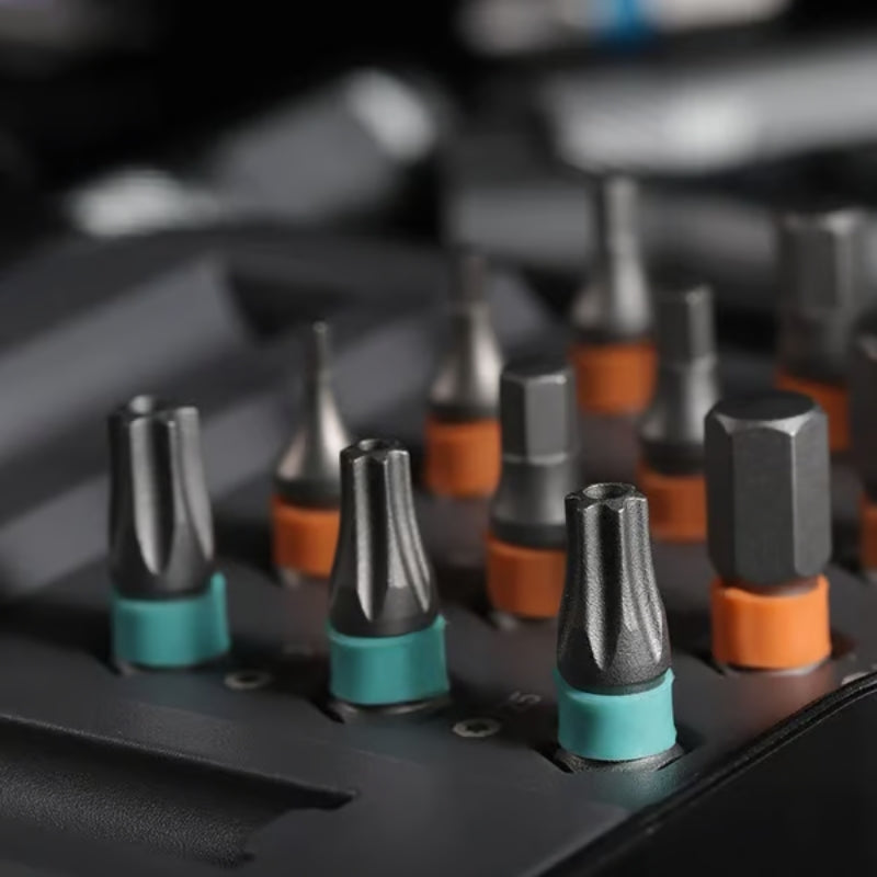 Kompaktowy zestaw wkrętaków 24 w 1