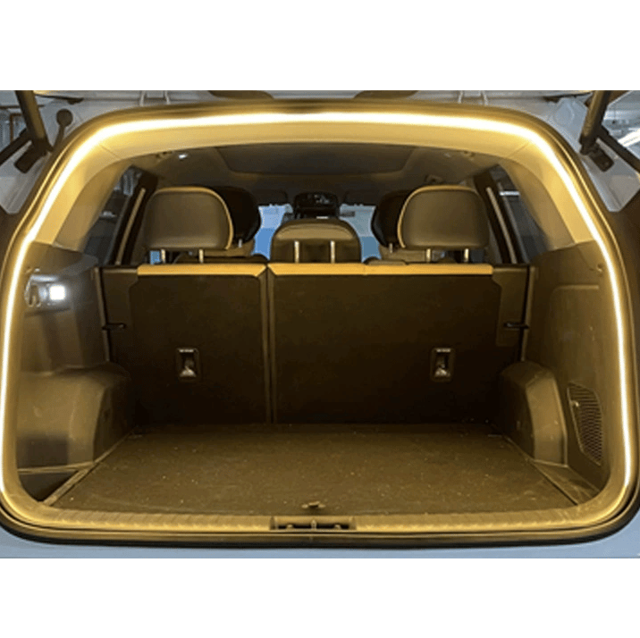 Dynamicznie płynąca listwa oświetleniowa bagażnika