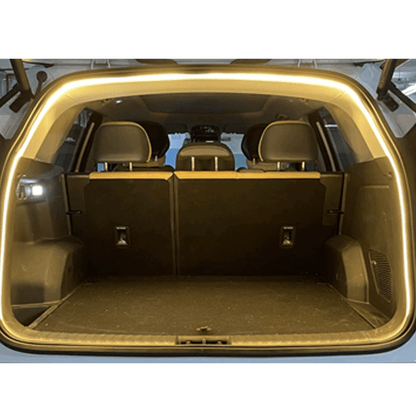 Dynamicznie płynąca listwa oświetleniowa bagażnika