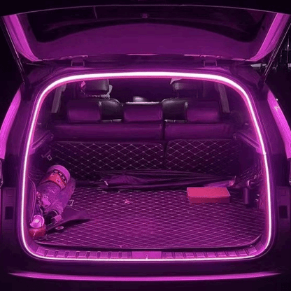 Dynamicznie płynąca listwa oświetleniowa bagażnika